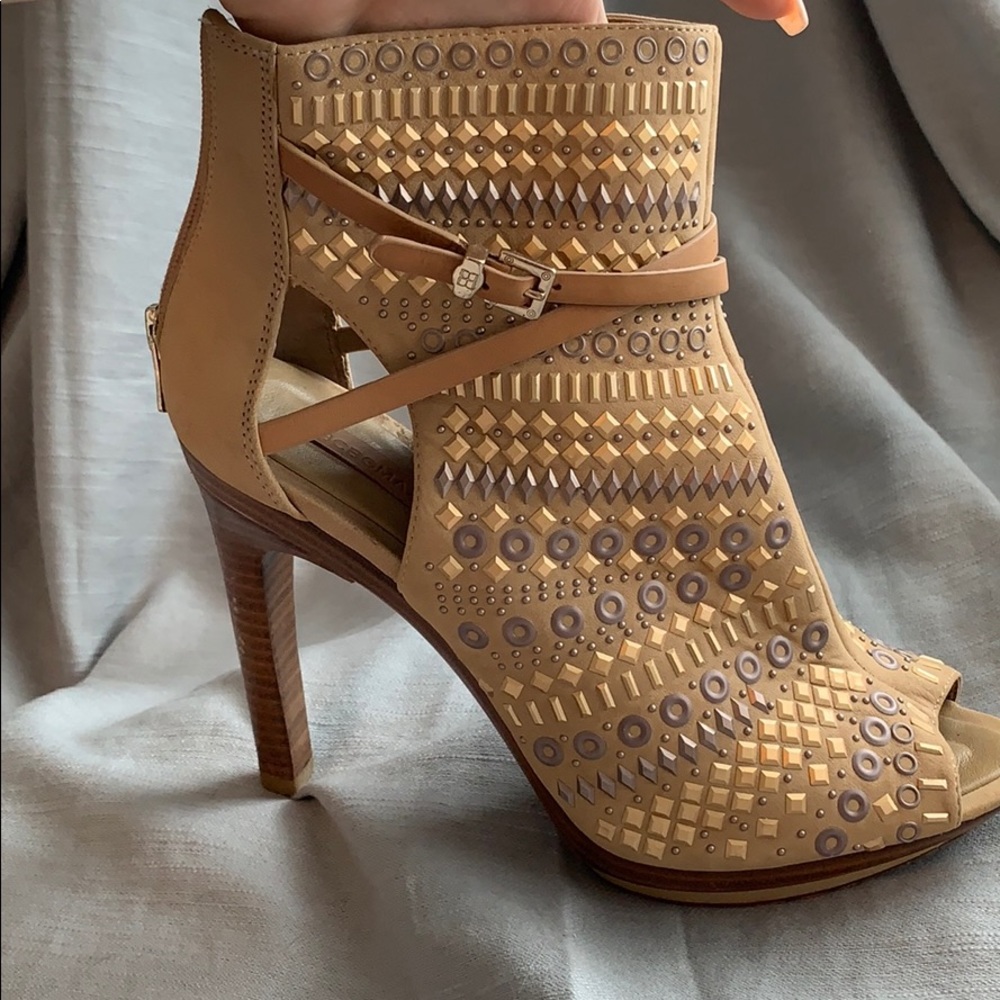 BCBMAXAZRIA high heeled studded boots